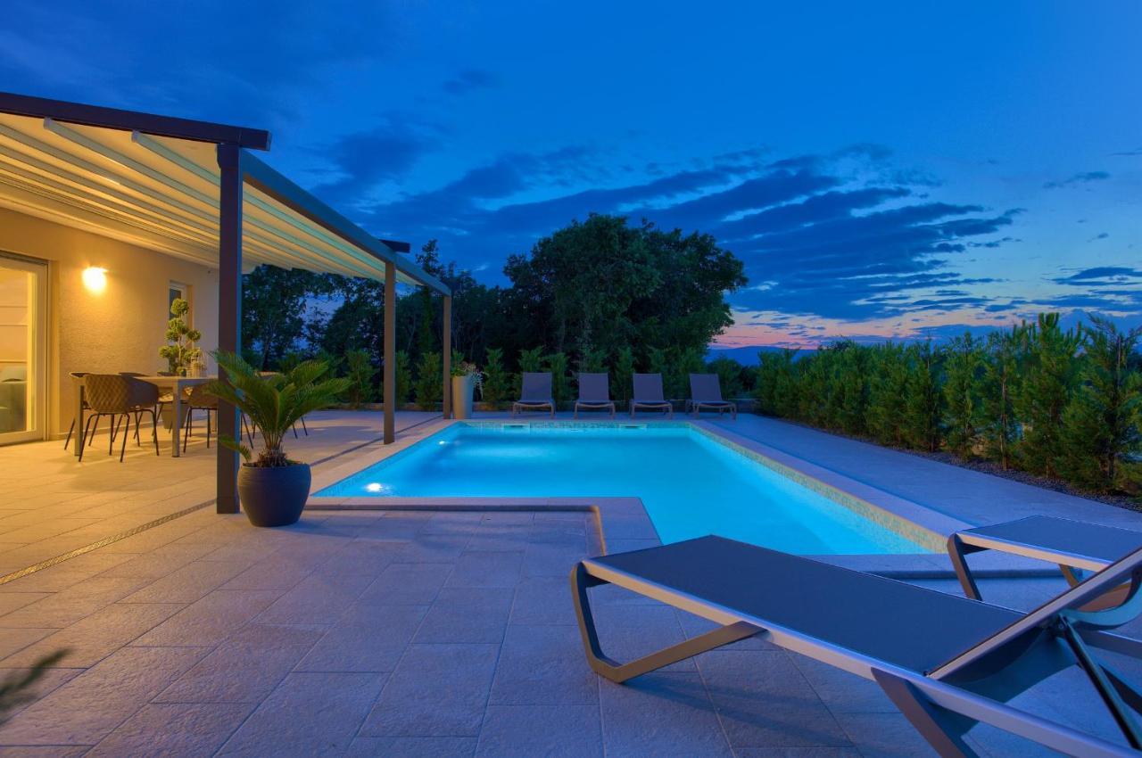 Holiday Home Elegant Vrh  Εξωτερικό φωτογραφία