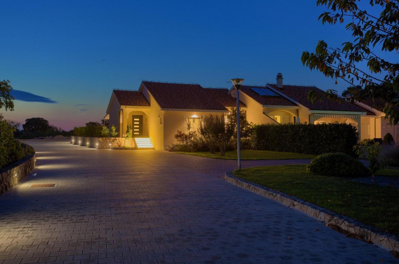Holiday Home Elegant Vrh  Εξωτερικό φωτογραφία